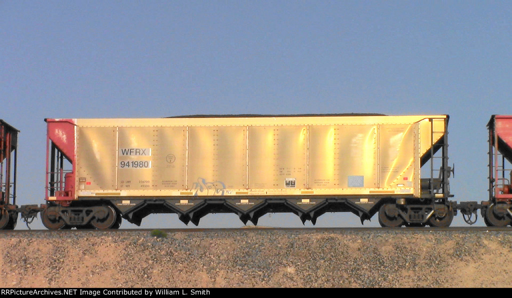 WB Unit Loaded Hooper Frt at Erie NV W-Pshr -15